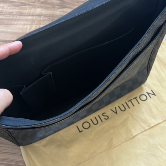 Louis Vuitton Messenger Bag for Men - Picture 7 of 8